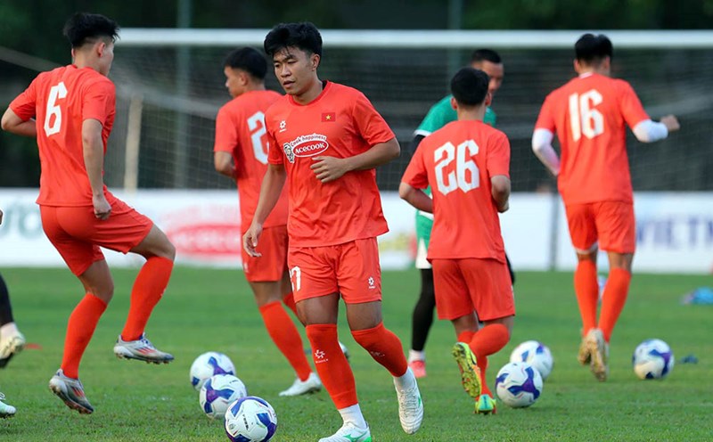 Tickets to watch the match between Vietnam and Laos on March 25 have been sold out. Photo: Thanh Vu