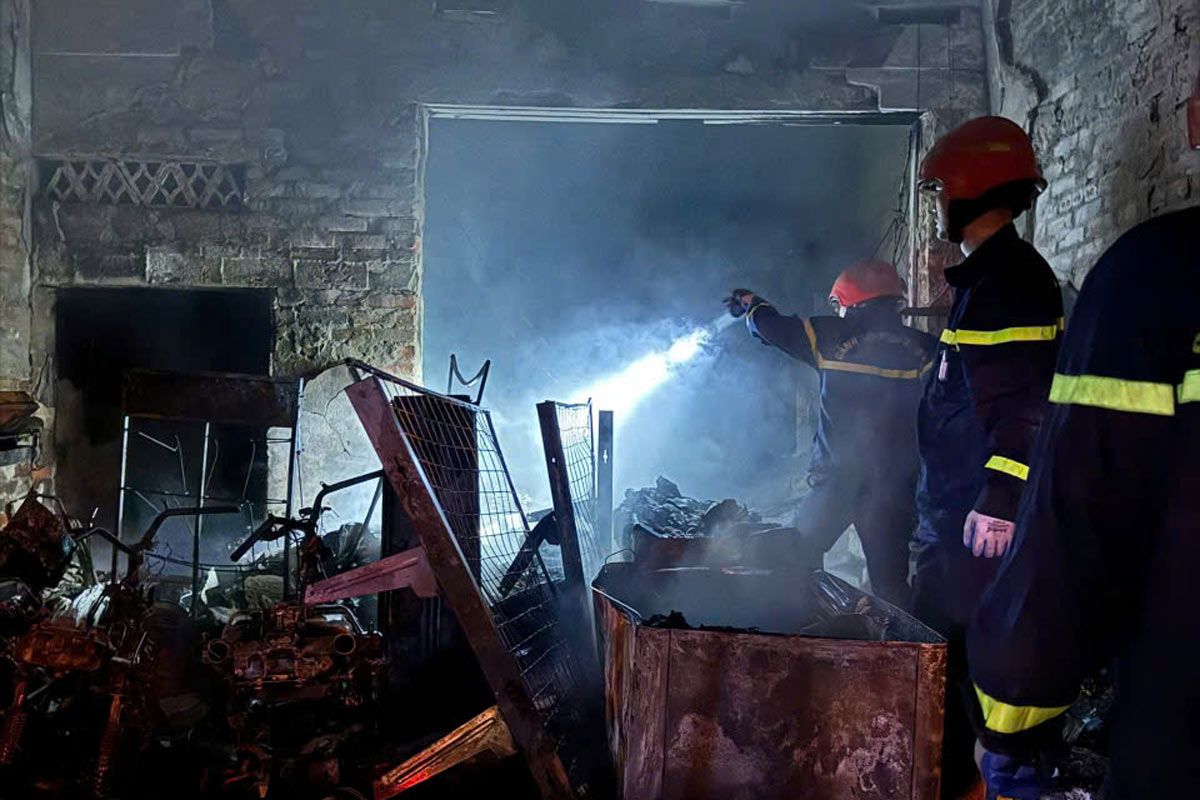 Fire scene in Cam Pha city, Quang Ninh province. Photo: Quang Ninh Police