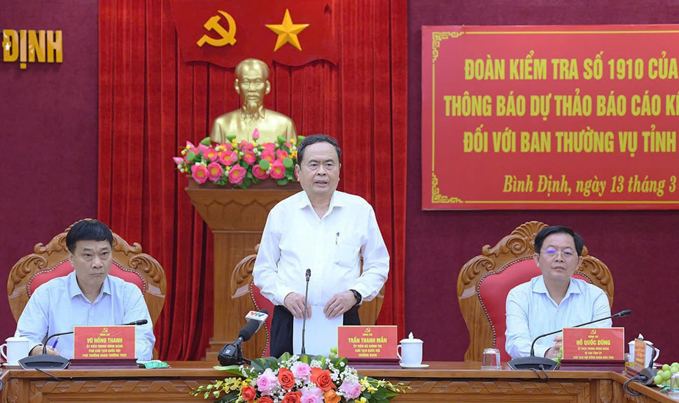 National Assembly Chairman Tran Thanh Man chaired the working session with the Standing Committee of Binh Dinh Provincial Party Committee. Photo: Lam Hien