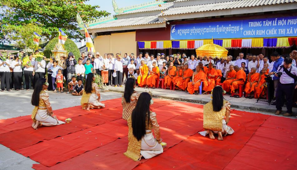 Chu tang, phat tu thuc hien cac nghi thuc