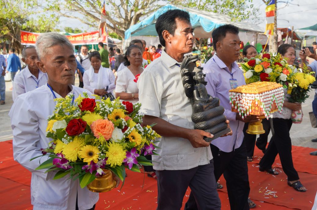 Le ruoc tuong Phat, nghi thuc trong Le hoi Chroi Rum Chek cua dong bao Khmer.