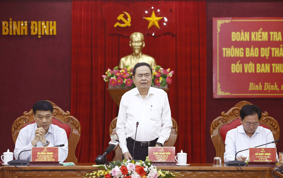 National Assembly Chairman Tran Thanh Man chaired the working session with the Standing Committee of Binh Dinh Provincial Party Committee. Photo: Hong Anh