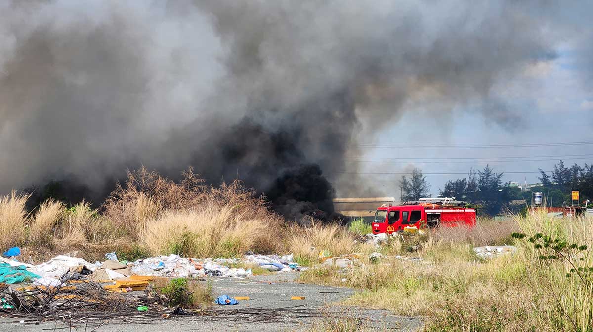 Scene of the large fire in Binh Tan District. Photo: Dong Hoang