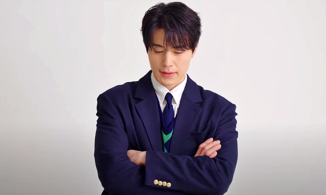 Lee Dong Wook plays a man who is divorced three times. Photo: Cut from the trailer for "The Divorce Insurance".