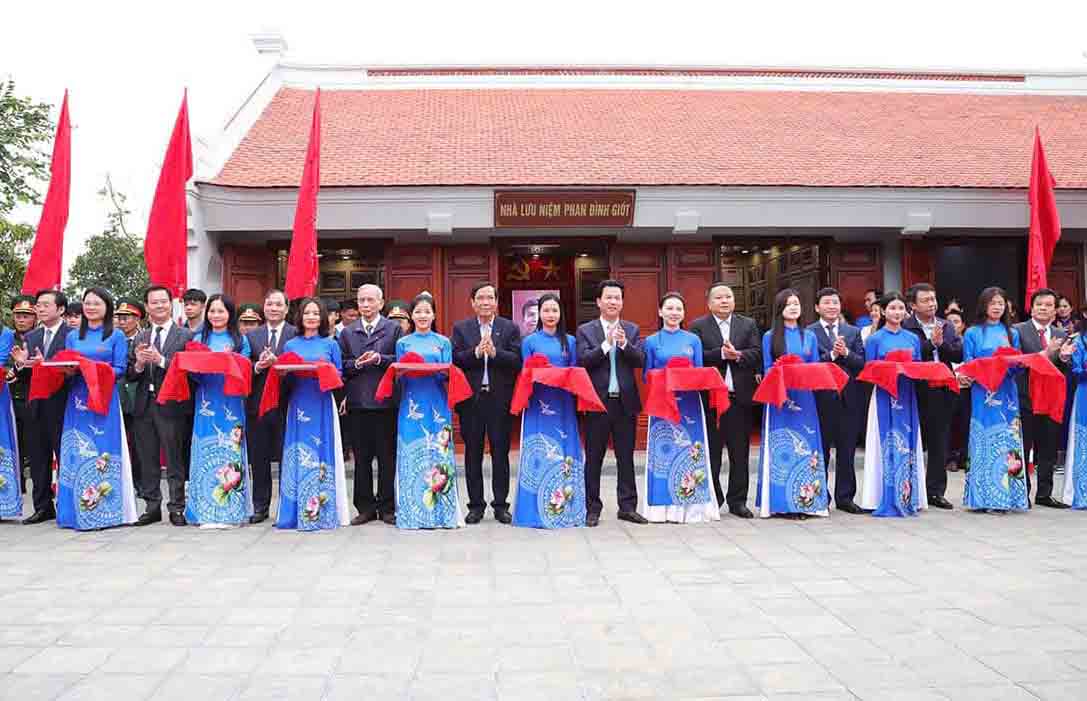 Inauguration ceremony of the Phan Dinh Giot Hero Memorial House in Ha Tinh. Photo: Doan Tuan.