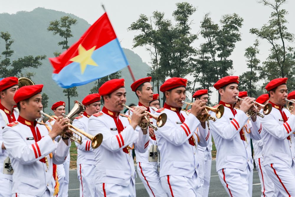 Man xep hinh nghe thuat do cac nghe si, chien si Doan Nghi le quan doi, Bo Tong Tham muu QDND Viet Nam bieu dien. Anh: Hai Nguyen