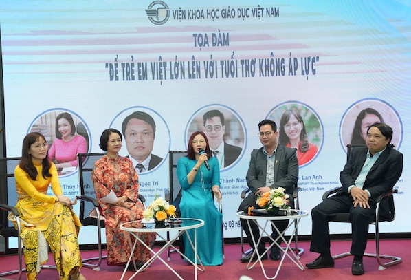 Cac chuyen gia, nha giao tham gia toa dam da dua ra cac khuyen nghi, de xuat giai phap de tre khong bi ap luc, lon len trong su vo tu la tiep tuc hoan thien he thong chinh sach phap luat ve bao ve cham soc tre em 