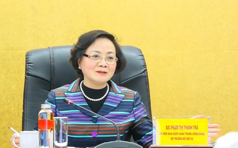 Minister of Home Affairs Pham Thi Thanh Tra suggested that the Department of Salary and Social Insurance must quickly take action and calculate a suitable salary plan. Photo: Tong Giap
