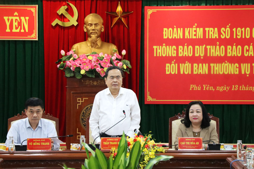 National Assembly Chairman Tran Thanh Man chaired the working session with the Standing Committee of Phu Yen Provincial Party Committee. Photo: Minh Anh