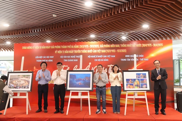 Special photography Gala to celebrate the Liberation of Da Nang City and Quang Nam Province. Photo: Nguyen Linh