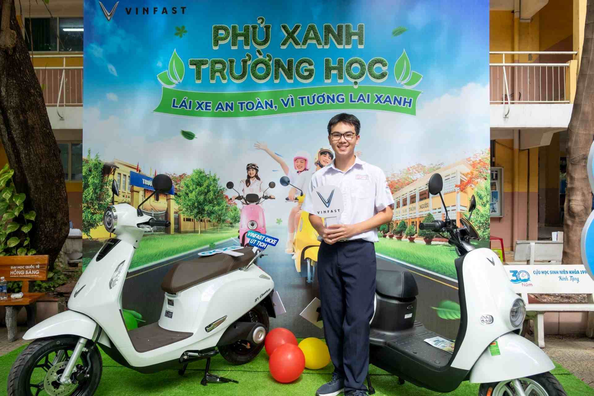 Nguyen Dinh Quang Minh (Nguyen Thuong Hien High School, Ho Chi Minh City) has changed his thinking about electric motorbikes after the training session. Photo: Vinfast