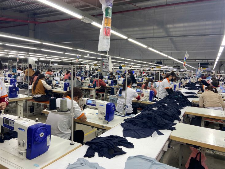 Enterprises that comply with social insurance, health insurance, and unemployment insurance will ensure the legitimate rights of employees. Photo: Tran Tuan