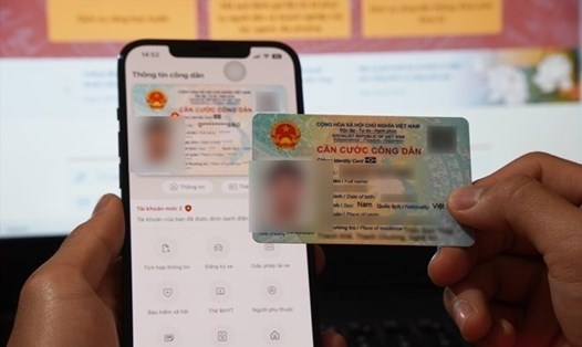 Thẻ căn cước được cấp cho người dân trước khi thực hiện việc sáp nhập nếu chưa hết thời hạn thì vẫn được tiếp tục sử dụng. Ảnh: Hữu Chánh.