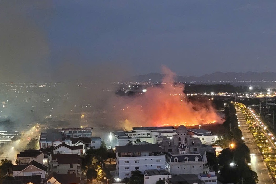 The major fire in Vung Tau was quickly controlled and extinguished. Photo: Trong Phuc