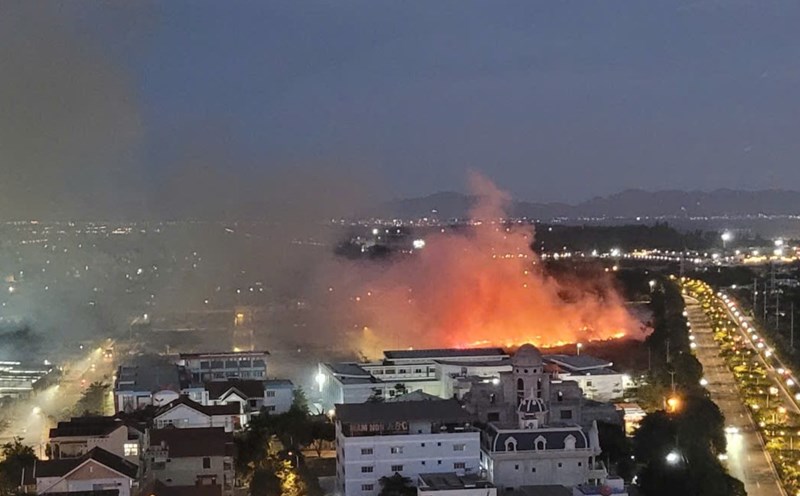 The major fire in Vung Tau was quickly controlled and extinguished. Photo: Trong Phuc