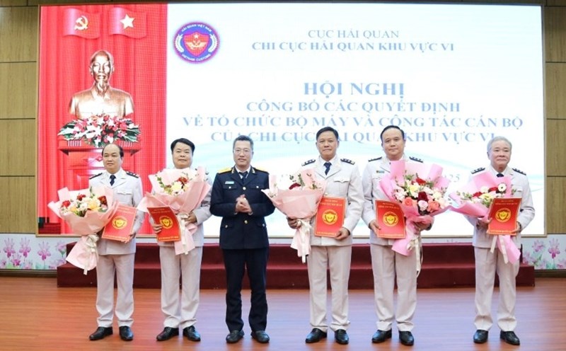 Leaders of the Customs Branch of Region VI after the merger. Photo: Provided by the unit.