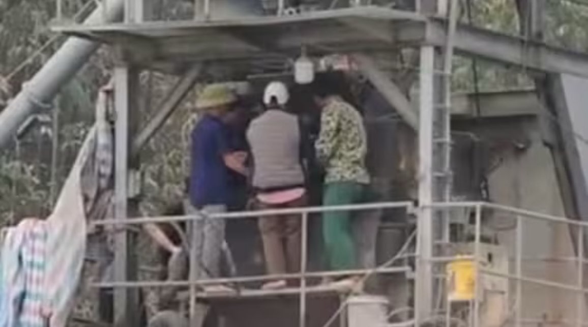 The scene of the tragic accident that killed a worker. Photo: Ha Long.