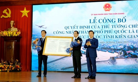 TP Phú Quốc đón nhận Quyết định đô thị loại 1. Ảnh: Mỹ Ly