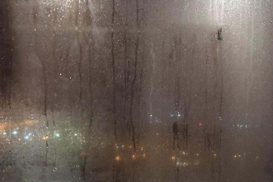 High humidity in the house can affect your health. Photo: Phuong Minh