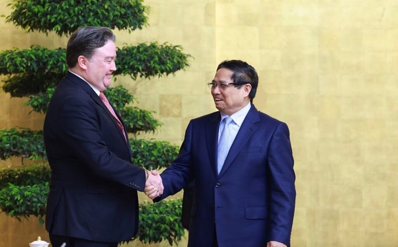 Prime Minister Pham Minh Chinh received US Ambassador to Vietnam Marc Knapper. Photo: VGP