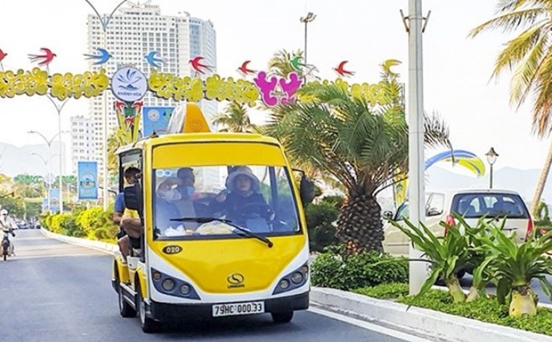 The locality is organizing inspections and tightening the type of 4-wheeled passenger vehicles with Khanh Hoa engines. Photo: Vinh Hoa
