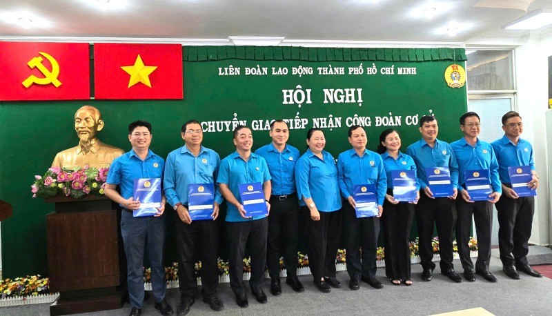 Transfer and receive grassroots trade unions. Photo: Nam Duong