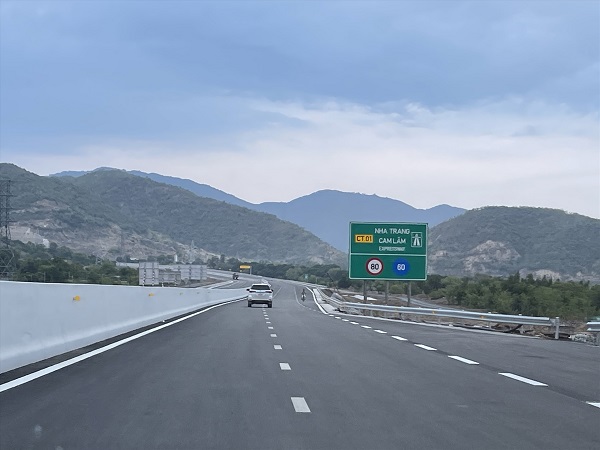 Nha Trang - Cam Lam Expressway. Photo: Huu Long