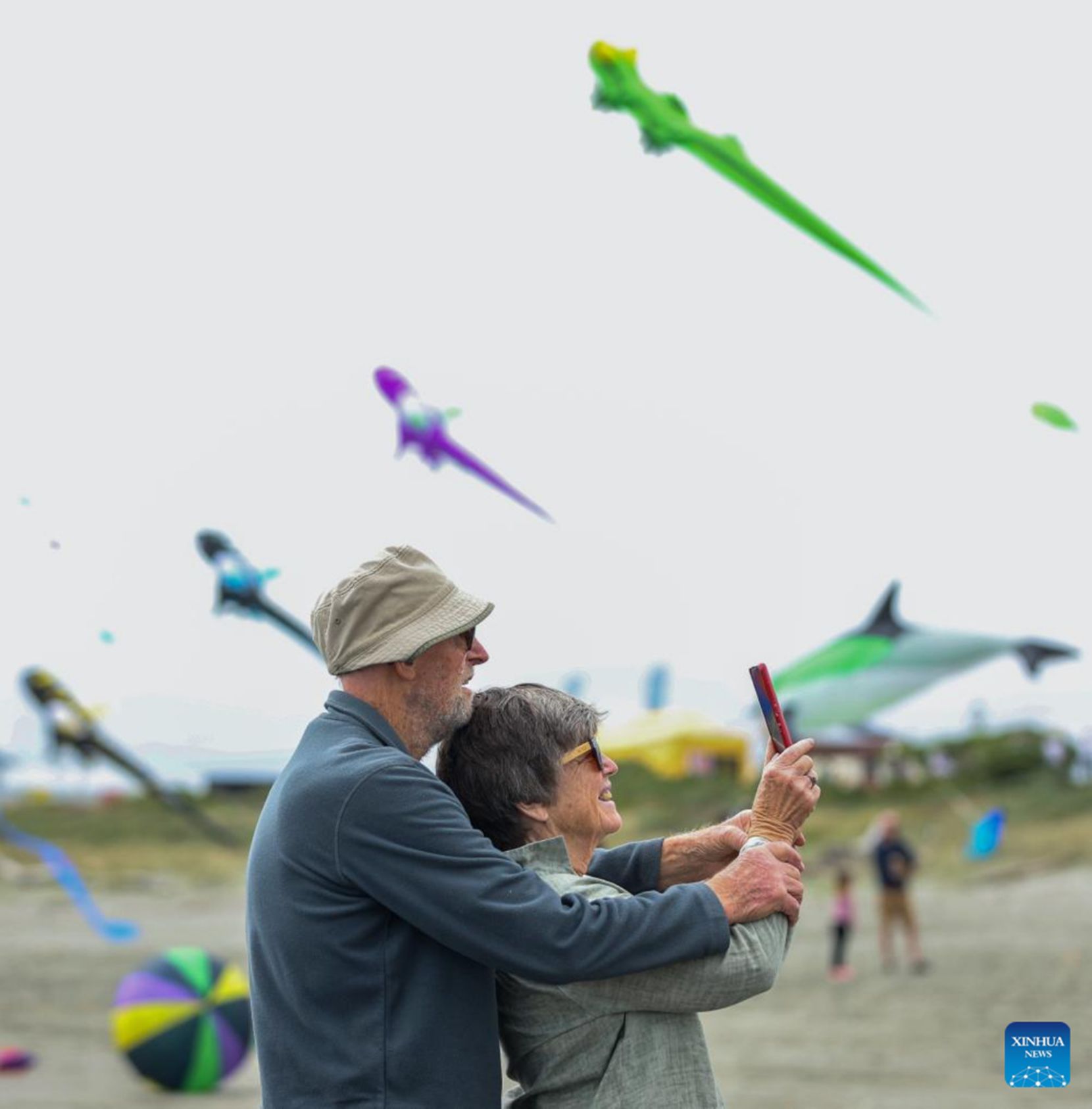 A couple taking photos at Otaki Beach, New Zealand. In the bustling urban life, many people wish for moments to slow down. Photo: Xinhua