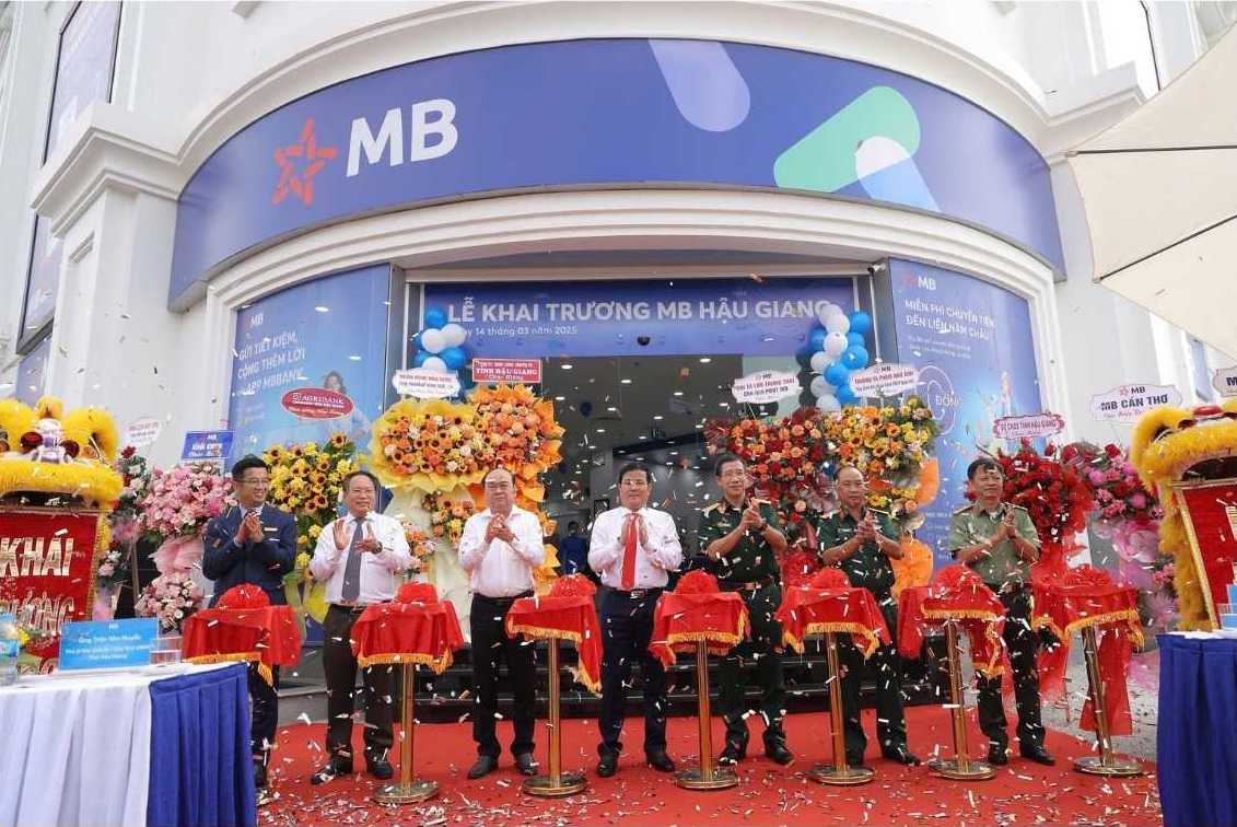 Khai trương MB Hậu Giang - Định hình tương lai ngân hàng số. Ảnh: MBBank