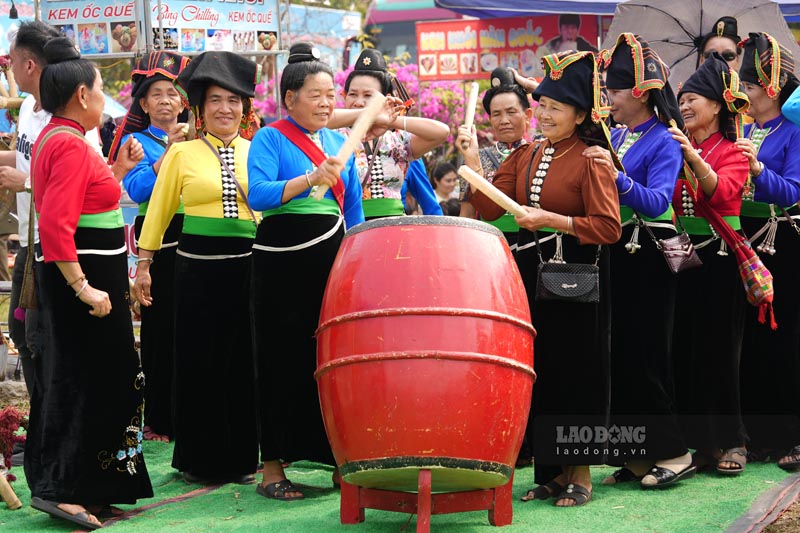 Nam trong chuoi hoat dong cua Le hoi Hoa Ban nam 2025 va Ngay hoi Van hoa, The thao va Du lich cac dan toc tinh Dien Bien lan thu VIII, du khach se co co hoi dam minh trong khong gian van hoa hoa truyen thong thong qua mo hinh nha dan toc.