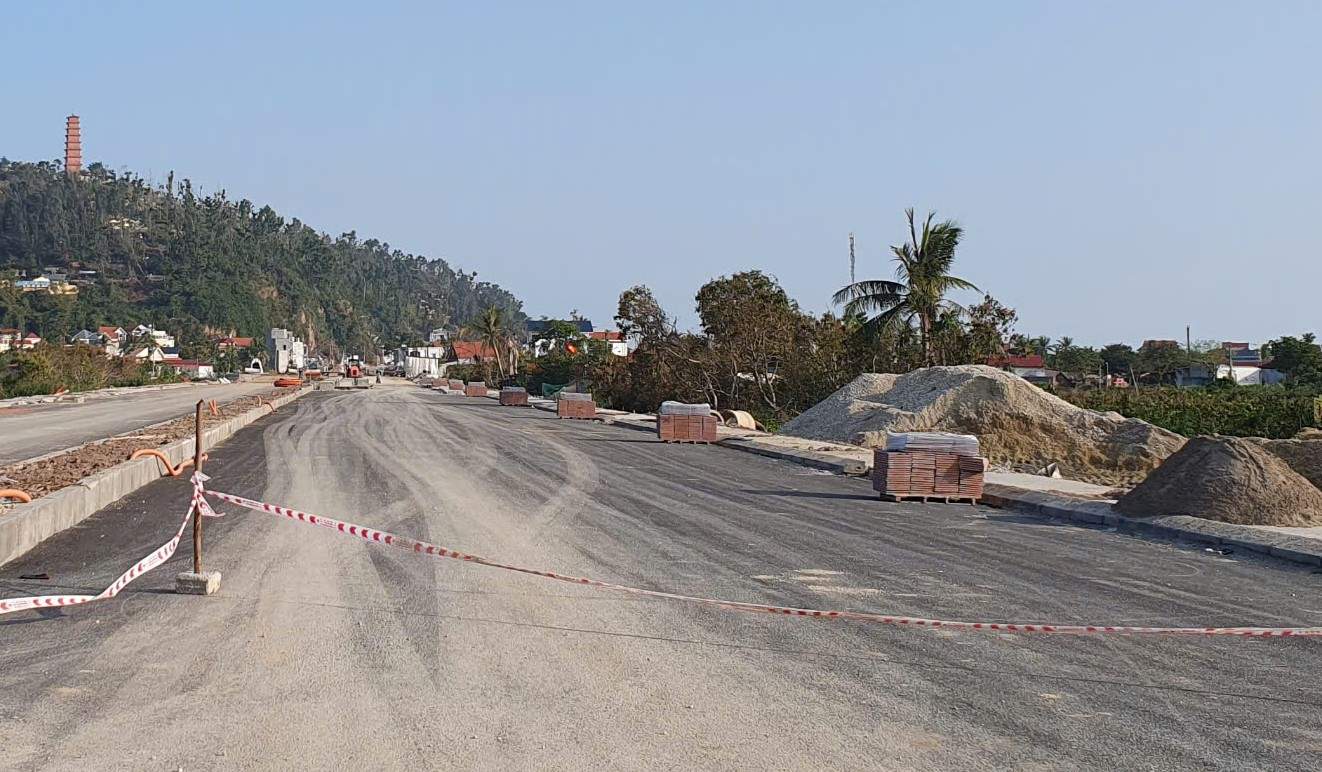 The nearly VND960 billion transport project in Hai Phong has now reached 70% of the workload. Photo: Phan Anh