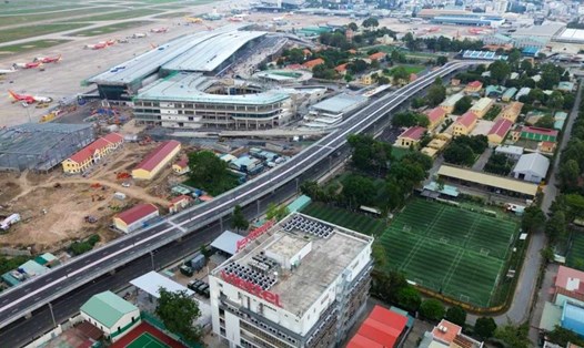 Đường nối Trần Quốc Hoàn - Cộng Hòa, trong đó có cầu vượt nối ga T3 Tân Sơn Nhất.  Ảnh: Anh Tú