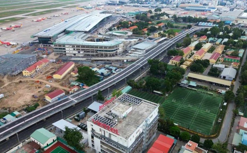 The Tran Quoc Hoan - Cong Hoa connecting road, including the overpass connecting Tan Son Nhat T3 station. Photo: Anh Tu