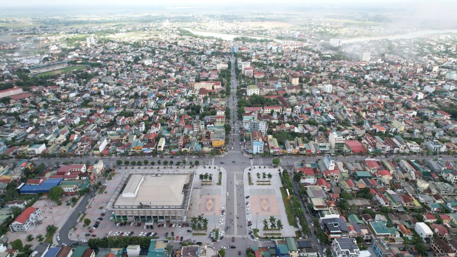 Quang Tri province requires cadres, civil servants and public employees not to waver in the face of merger information. In the photo, it is Dong Ha city of Quang Tri province. Photo: Hung Tho