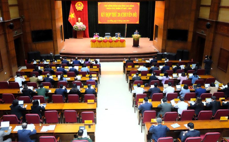 The 28th session (special session) of the Cao Bang Provincial People's Council dismissed 6 members of the Provincial People's Committee. Photo: The Hien