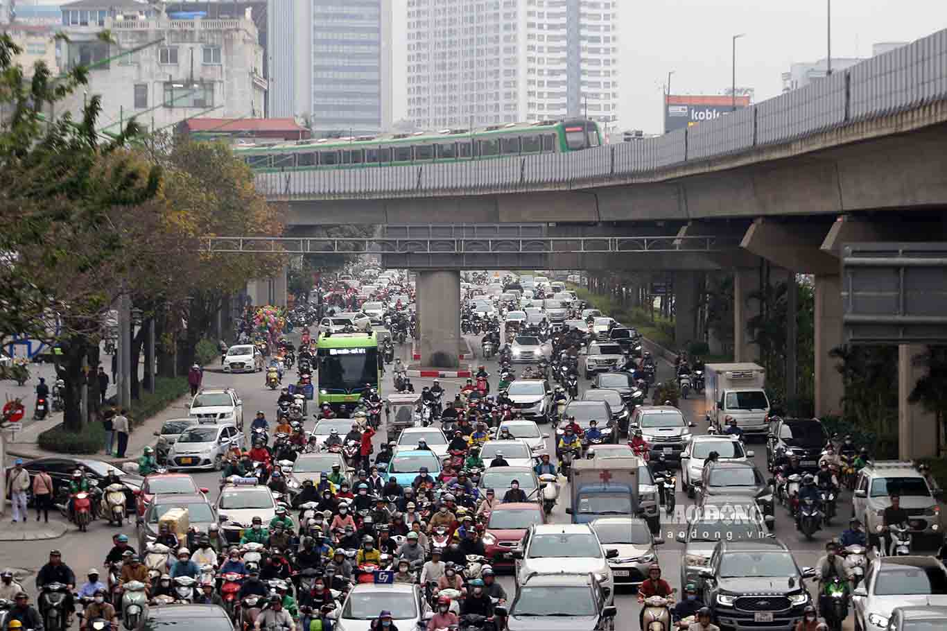 The Hanoi Department of Construction will reorganize traffic for motorbikes on Ring Road 3. Photo: To The