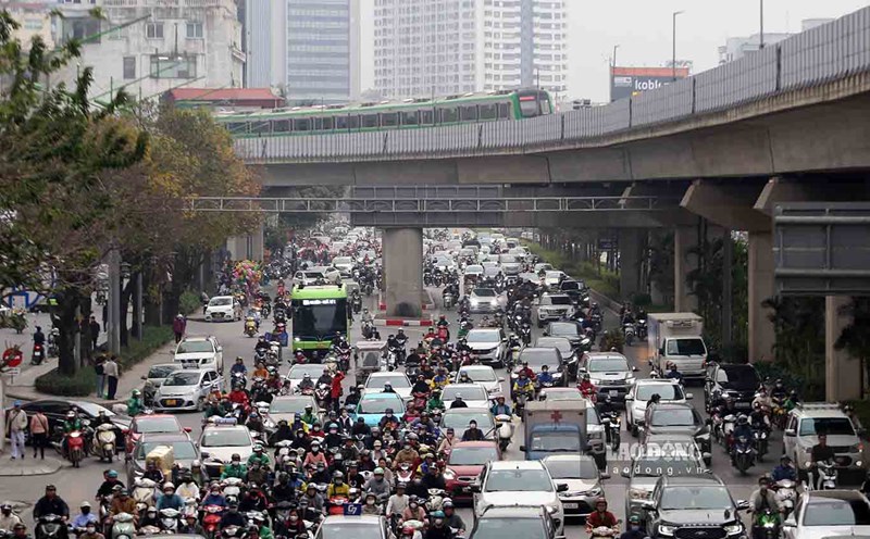 The Hanoi Department of Construction will reorganize traffic for motorbikes on Ring Road 3. Photo: To The