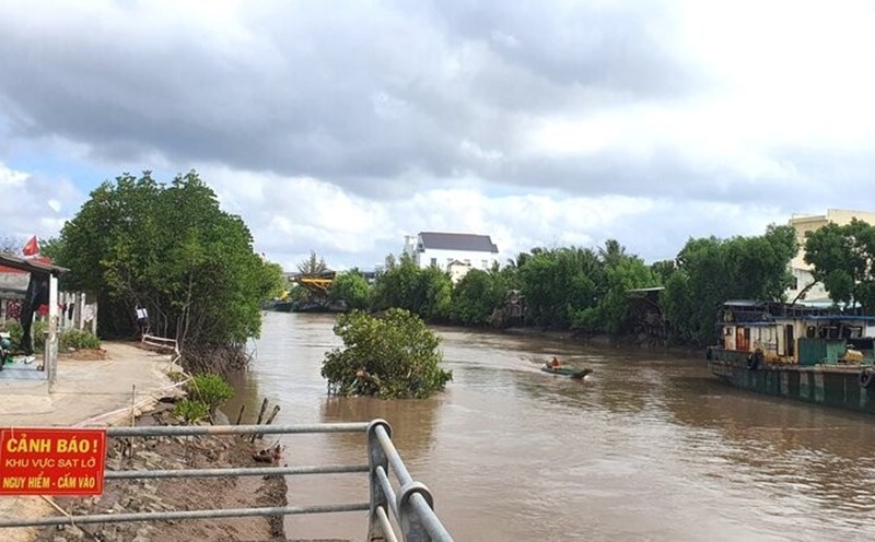 At the beginning of the dry season, a landslide occurred in the center of Bac Lieu city. Photo: Nhat Ho