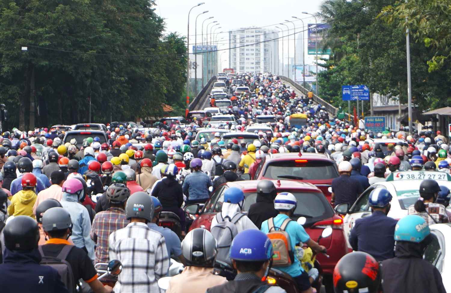 The acceleration of the application of emission standards for motorbikes in Hanoi and Ho Chi Minh City is attracting the attention of people. Photo: Minh Quan
