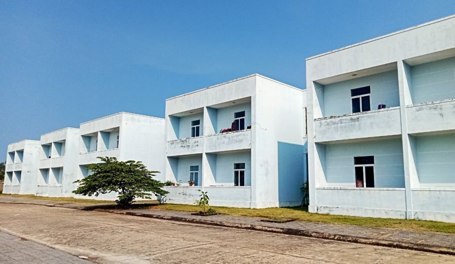 In Quang Nam, currently only 200 houses in the workers' housing area of Panko Tam Thang Company (Tam Ky) have people living there. Photo: Hoang Bin