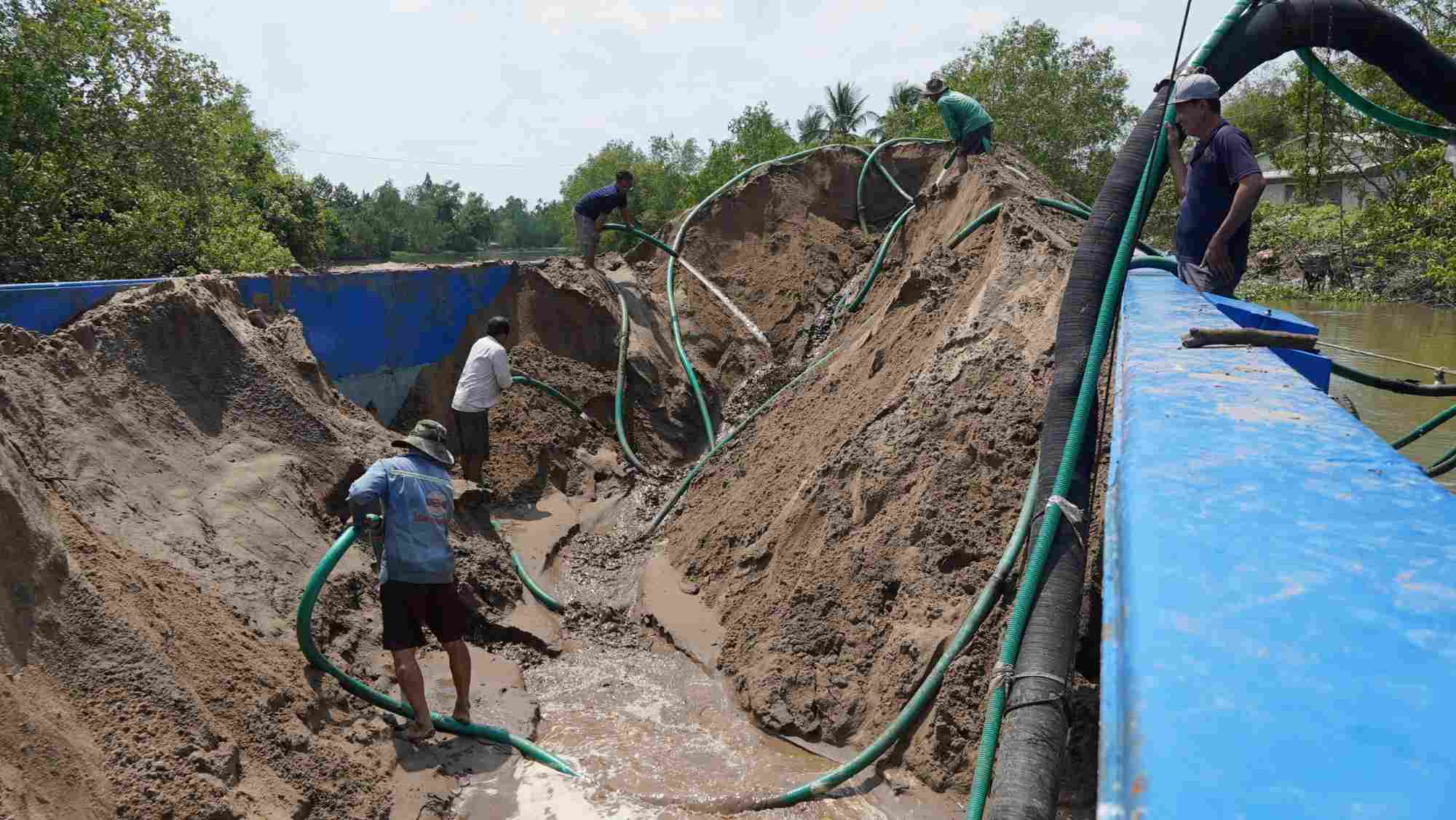 Many expressway projects in the Mekong Delta are behind schedule. Photo: Ta Quang