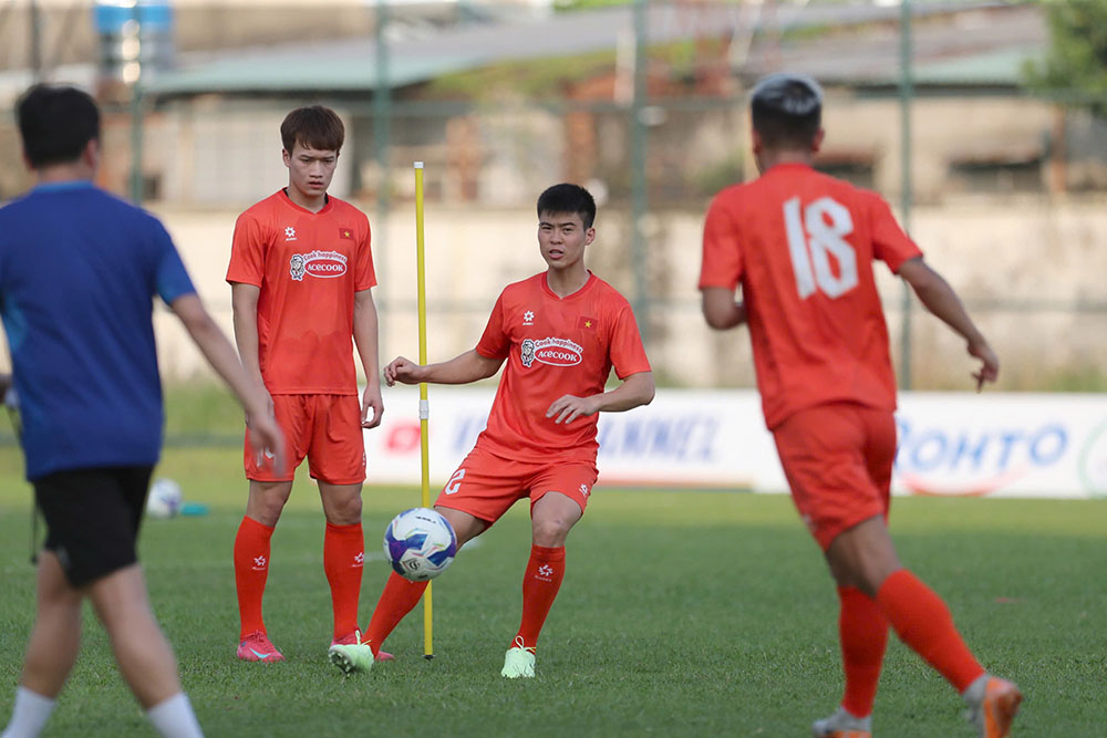 Doi tuyen Viet Nam se da giao huu voi tuyen Campuchia vao ngay 19.3 va gap Lao o vong loai Asian Cup 2027 vao ngay 25.3.