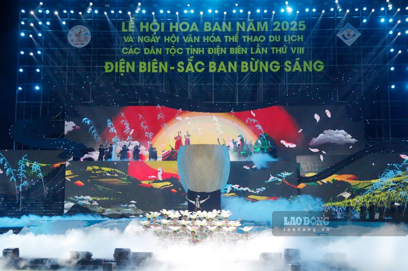 Opening program of the Dien Bien Ban Flower Festival 2025. Photo: Quang Dat