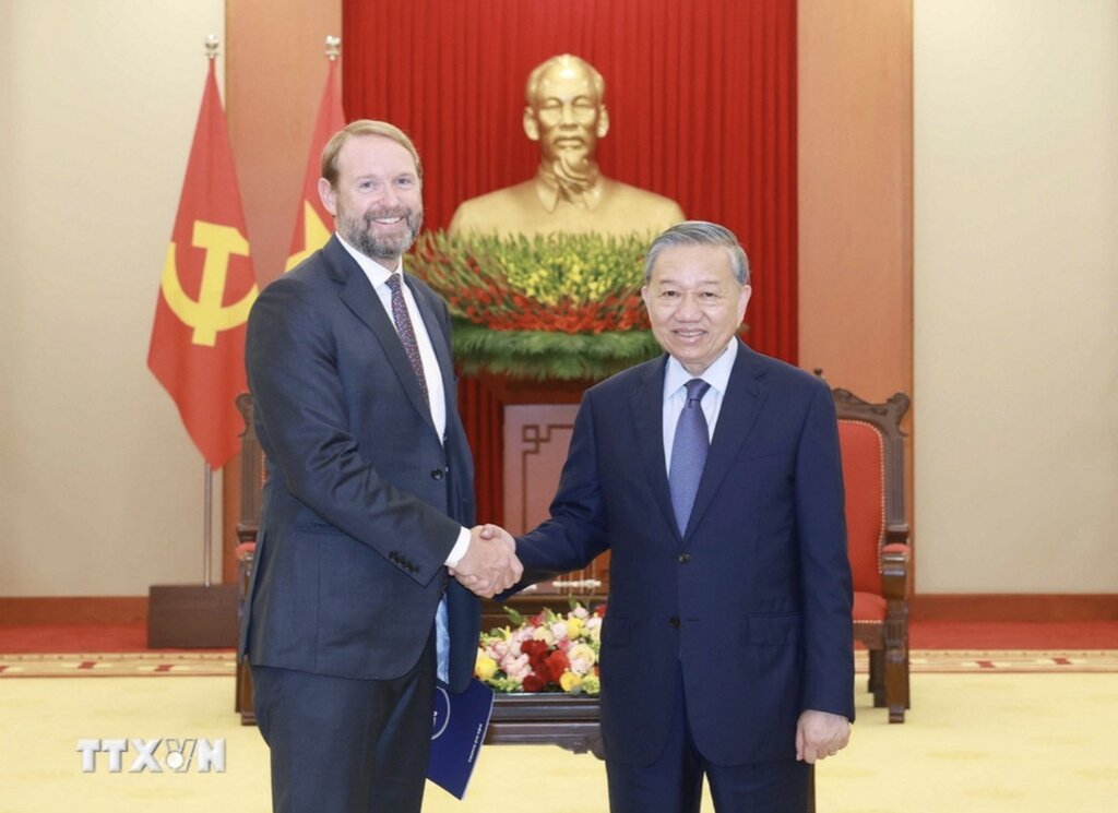 The General Secretary suggested that Pacifico Energy Group continue to expand cooperation and business investment in Vietnam. Photo: VNA