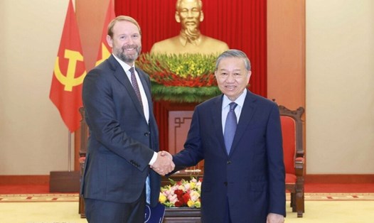 Tổng Bí thư đề nghị Tập đoàn Pacifico Energy tiếp tục mở rộng hợp tác, đầu tư kinh doanh tại Việt Nam. Ảnh: TTXVN