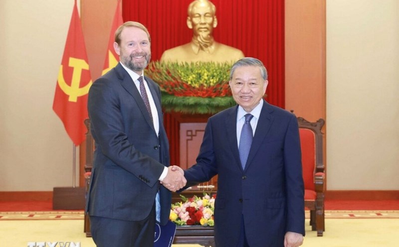 The General Secretary suggested that Pacifico Energy Group continue to expand cooperation and business investment in Vietnam. Photo: VNA