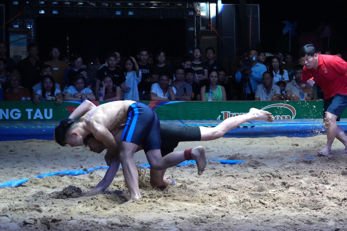 The fighters competed in the 2025 Beaches Championship and Youth Championship right after the opening ceremony. Photo: Thanh An
