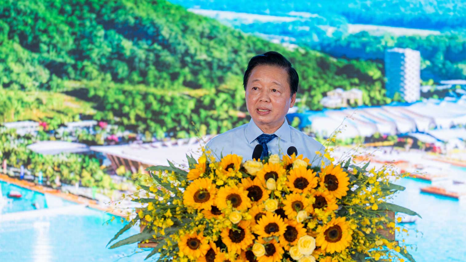 Deputy Prime Minister Tran Hong Ha spoke at the launching ceremony of the APEC Summit Week preparation in Phu Quoc. Photo: Xuan Nhi