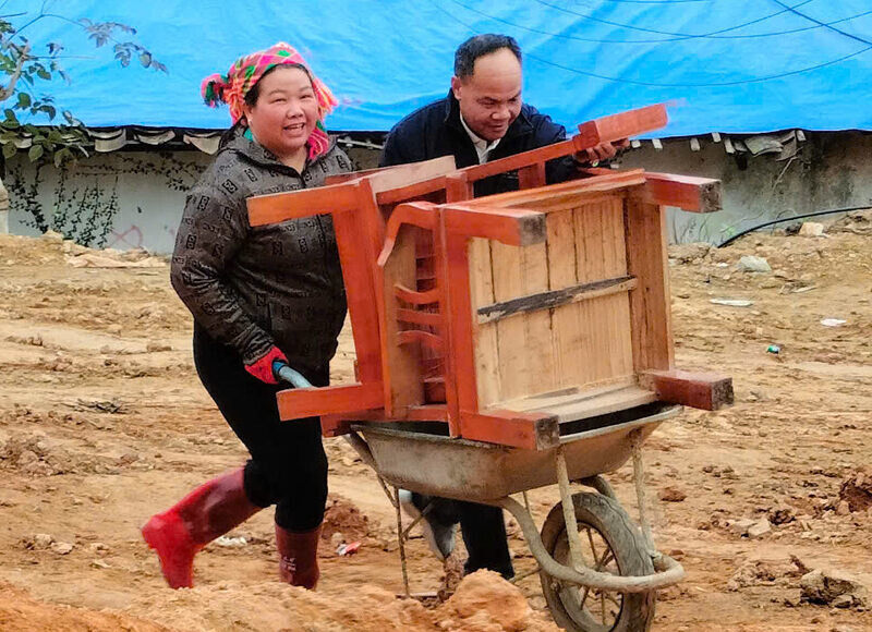 Người dân xã Hùng Sơn dời nhà, dựng lán tạm để nhường mặt bằng sạch cho dự án. Ảnh: ĐVCC