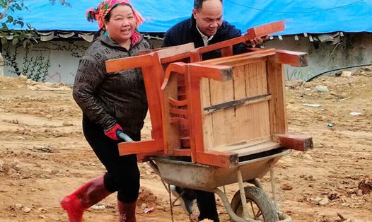 Người dân xã Hùng Sơn dời nhà, dựng lán tạm để nhường mặt bằng sạch cho dự án. Ảnh: ĐVCC